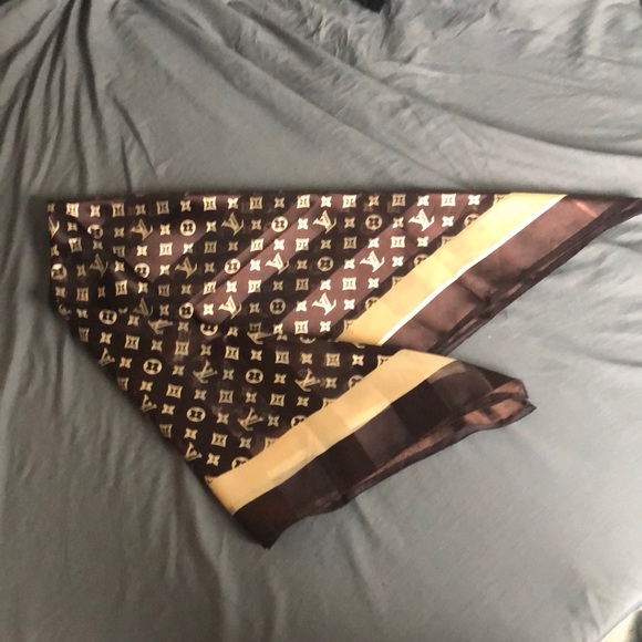 LV silk square - Picture 2 of 3